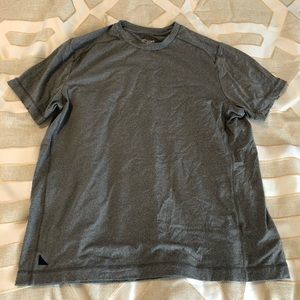 UNTUCKit Gray Clarendon II T Shirt Size Small